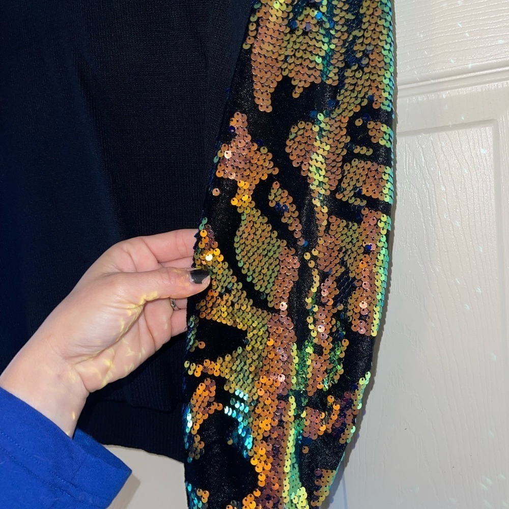 Black sweater with Sequin sleeves • women’s medium - Picture 2 of 3